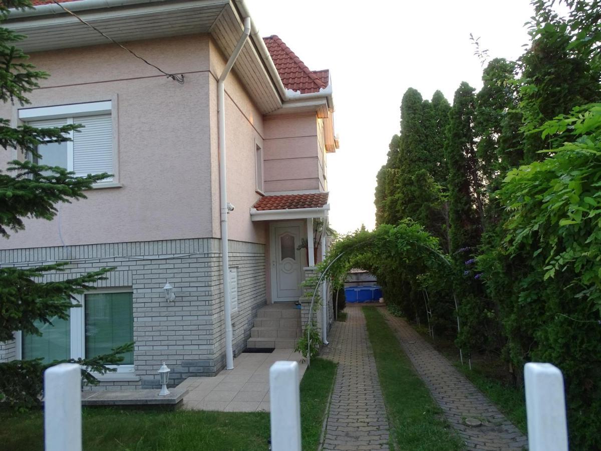 布达佩斯苹果酒店 Budapest Bagian luar foto